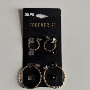 Forever 21 woman earrings set of 2